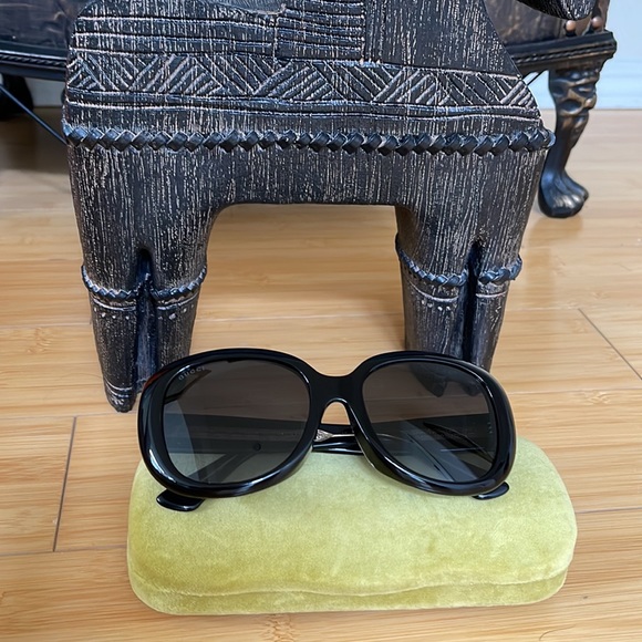 Women Authentic Black Gucci Sunglasses Excellent Condition Hardly Worn - Picture 6 of 11